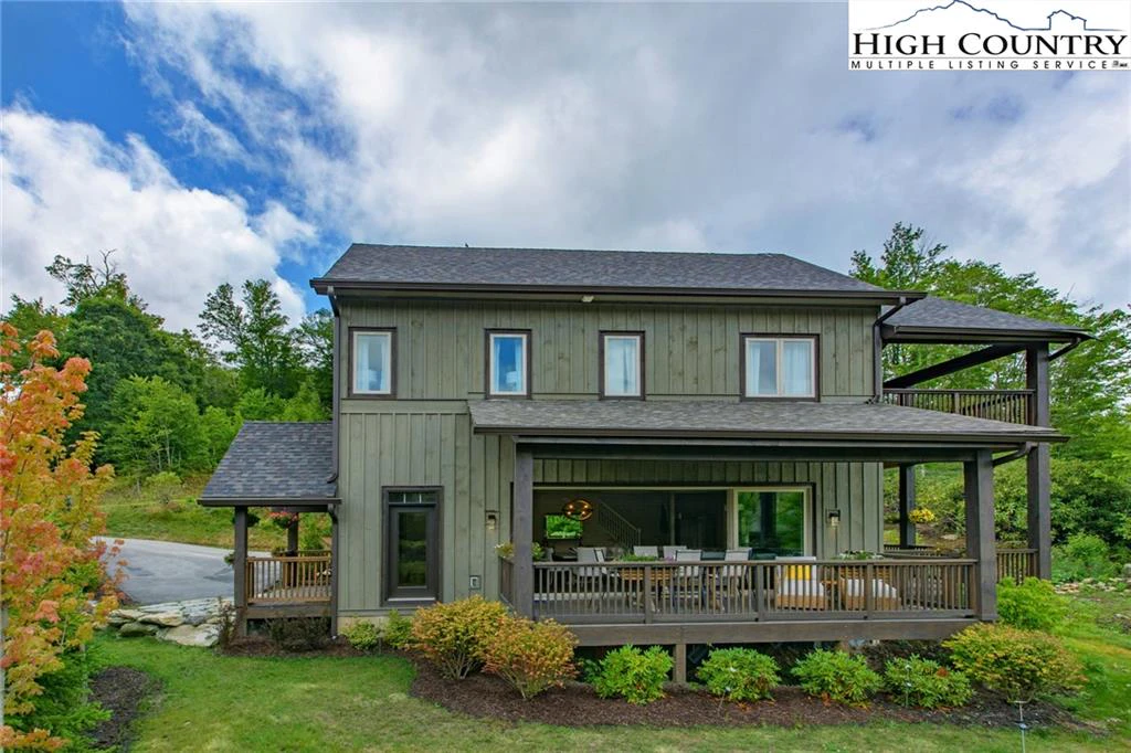 Image number 1 for the current listing