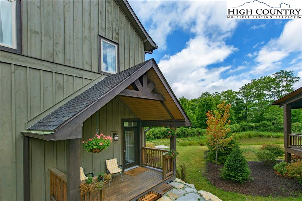 Image number 11 for the current listing