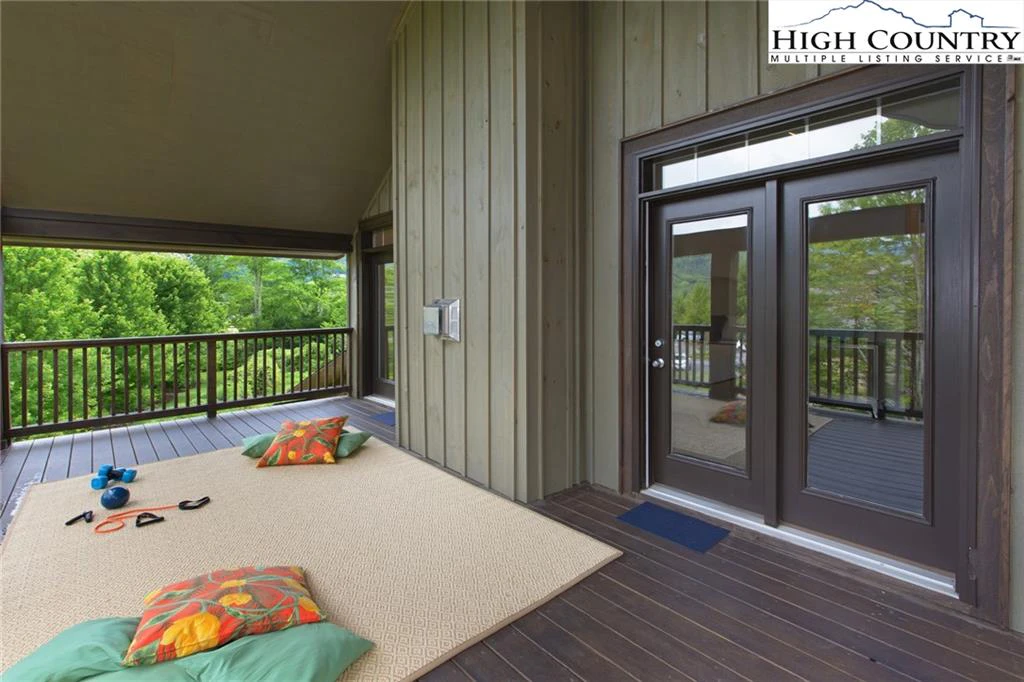 Image number 2 for the current listing