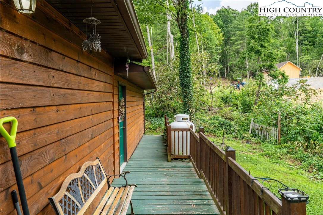 Image number 18 for the current listing