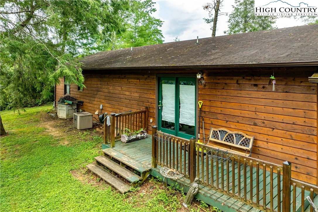 Image number 19 for the current listing