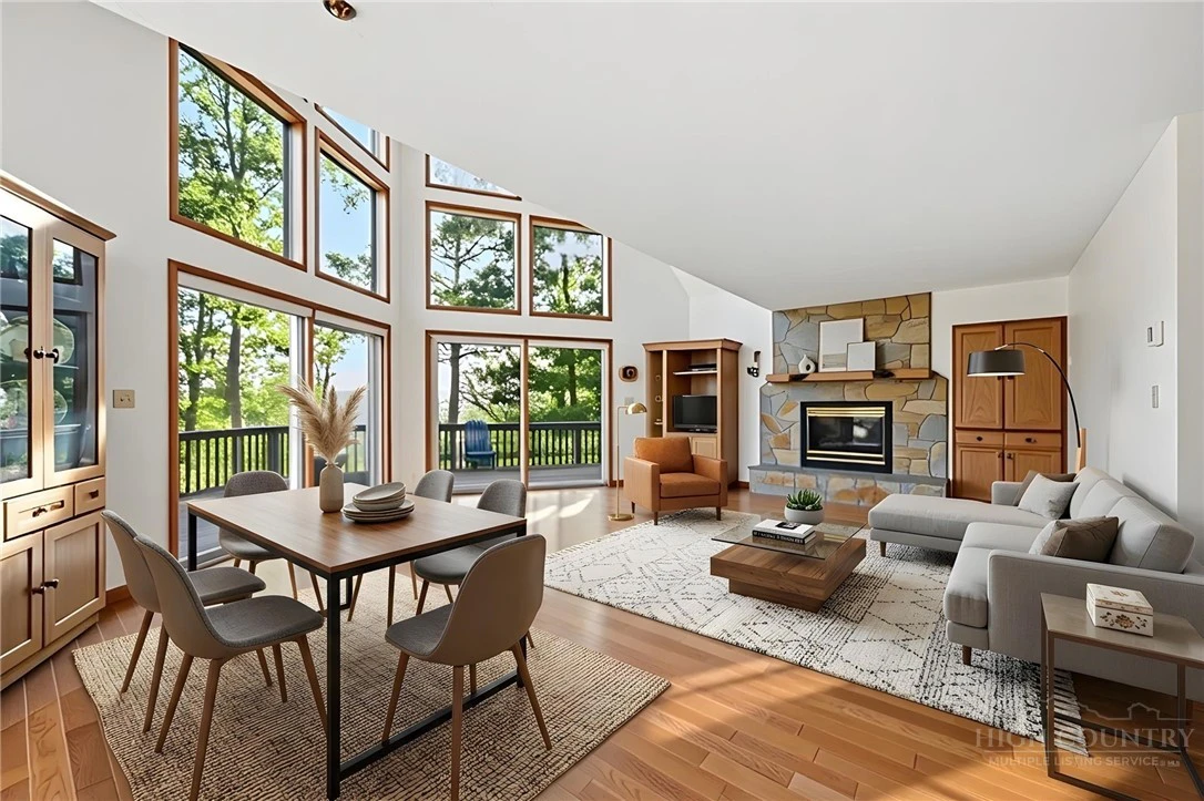 Image number 8 for the current listing
