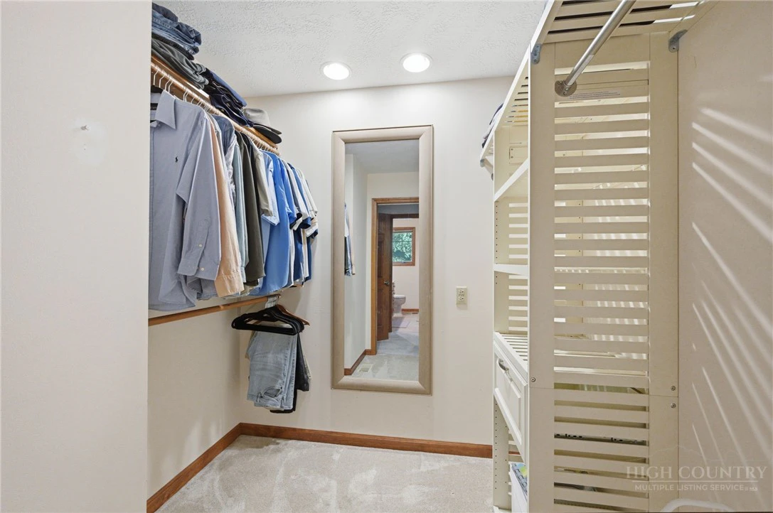 Image number 11 for the current listing