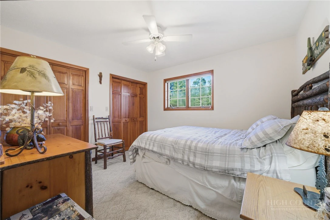 Image number 16 for the current listing