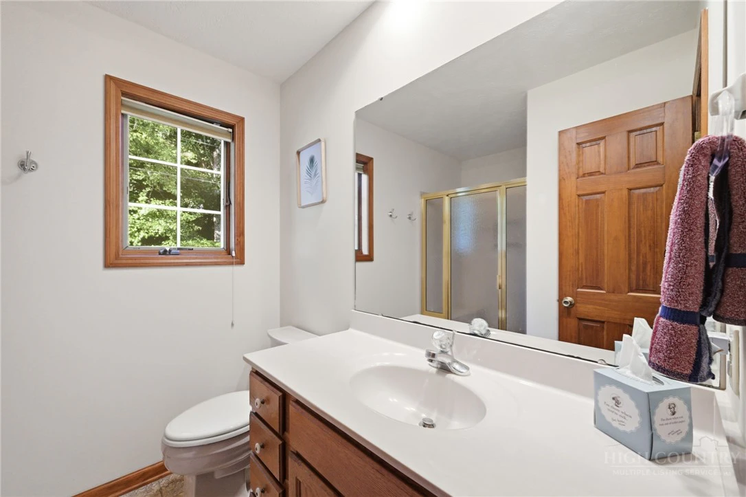 Image number 18 for the current listing