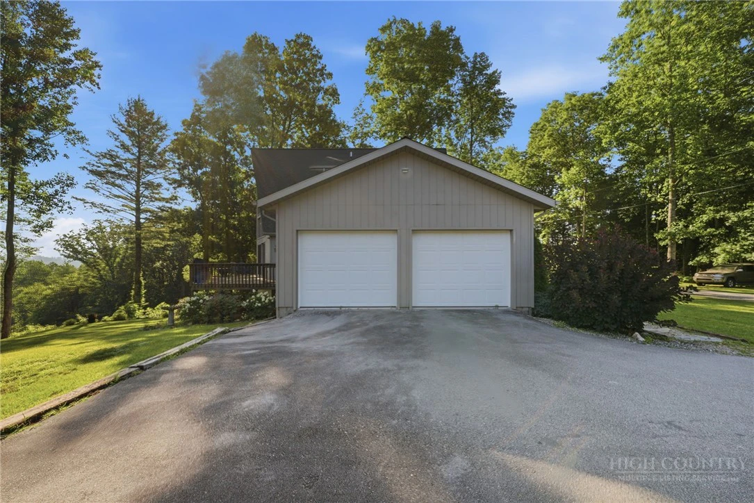 Image number 19 for the current listing