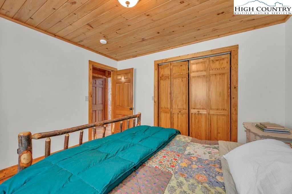 Image number 4 for the current listing