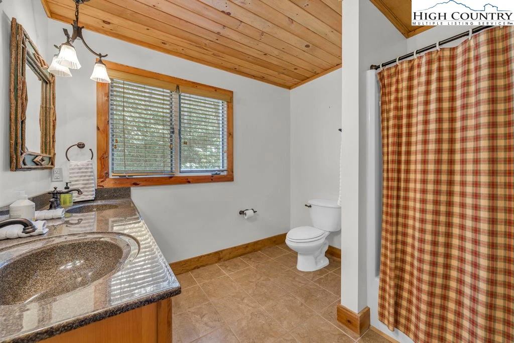 Image number 7 for the current listing