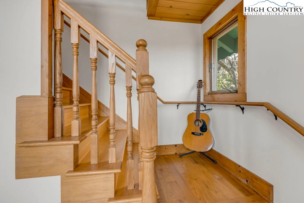 Image number 8 for the current listing