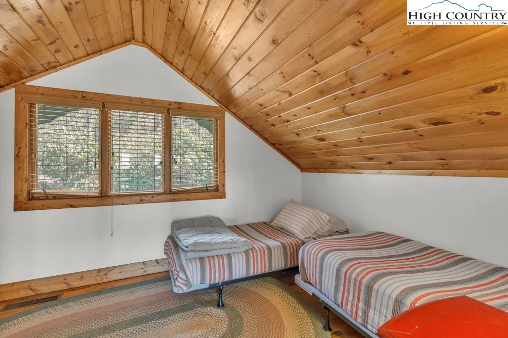 Image number 12 for the current listing