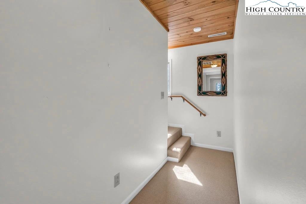 Image number 2 for the current listing