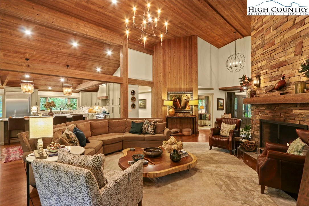 Image number 1 for the current listing