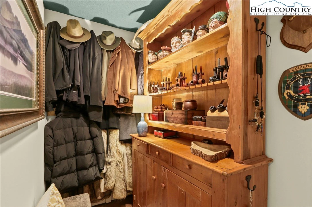 Image number 2 for the current listing