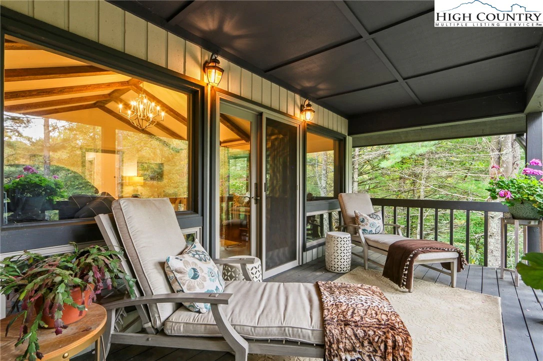 Image number 14 for the current listing