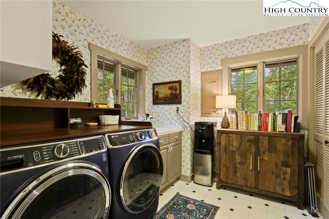 Image number 5 for the current listing