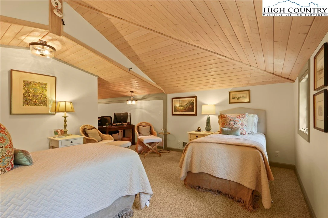 Image number 7 for the current listing