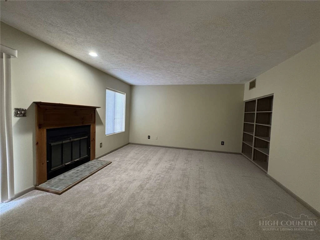 Image number 5 for the current listing