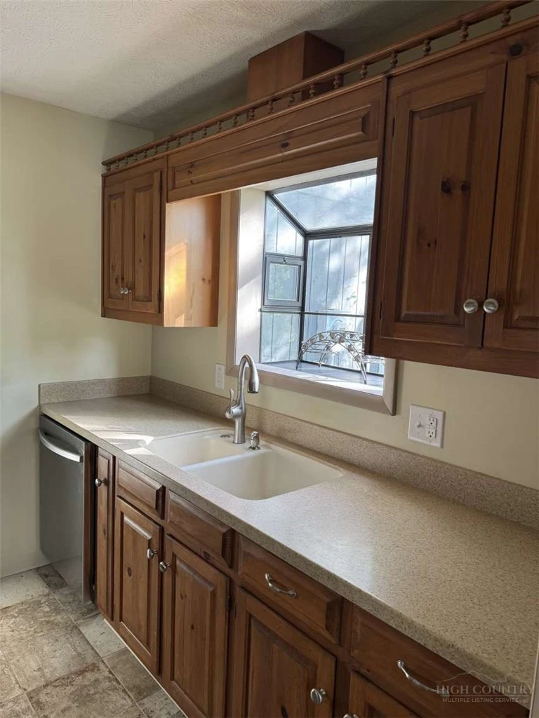 Image number 9 for the current listing