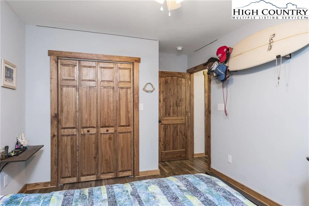 Image number 5 for the current listing