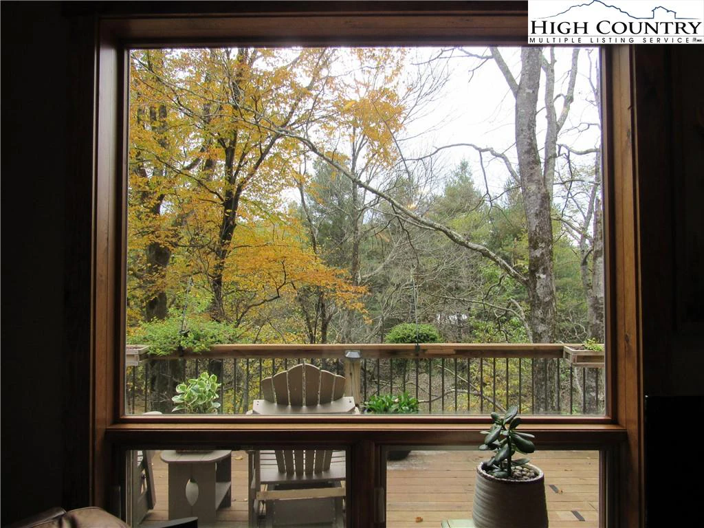Image number 31 for the current listing