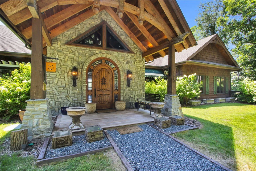 Image number 3 for the current listing