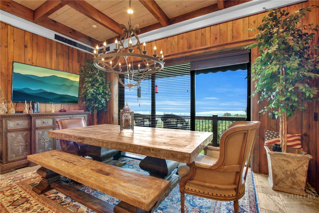Image number 16 for the current listing