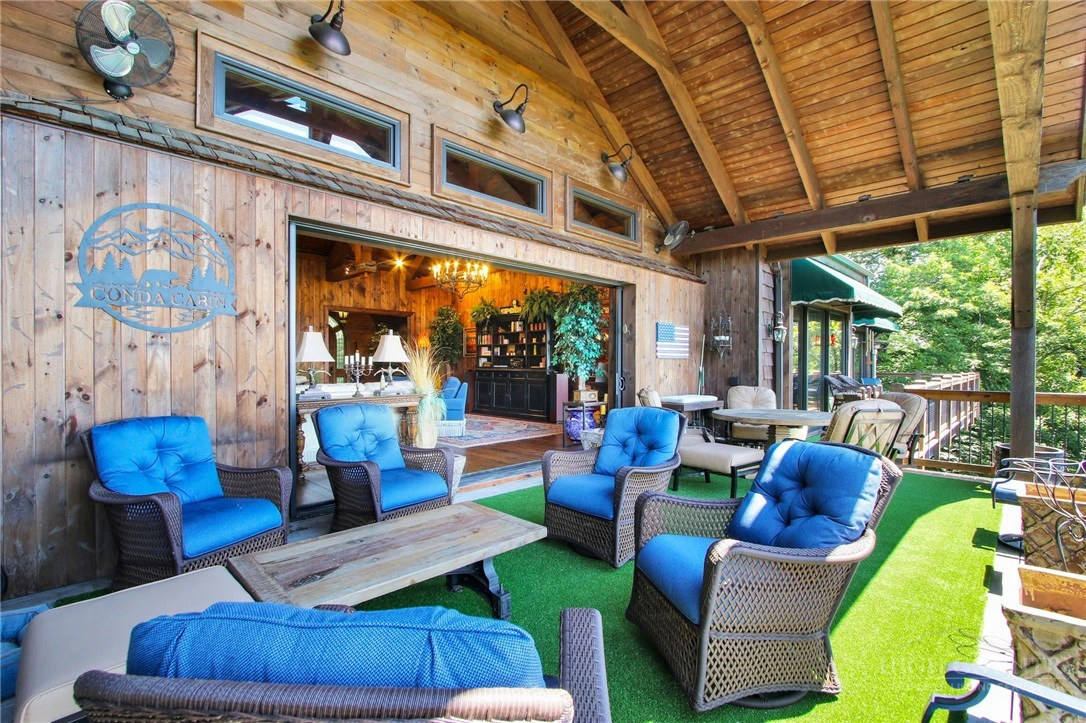 Image number 18 for the current listing