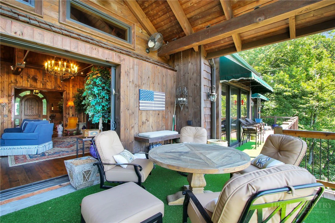 Image number 19 for the current listing