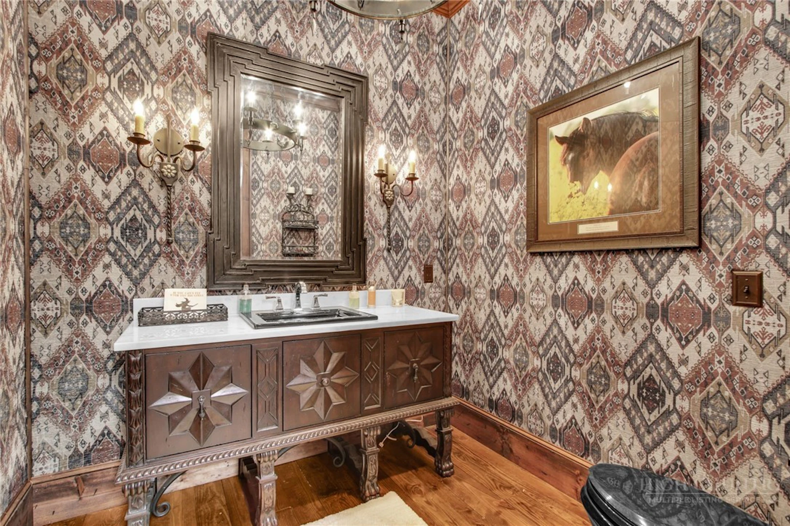 Image number 21 for the current listing