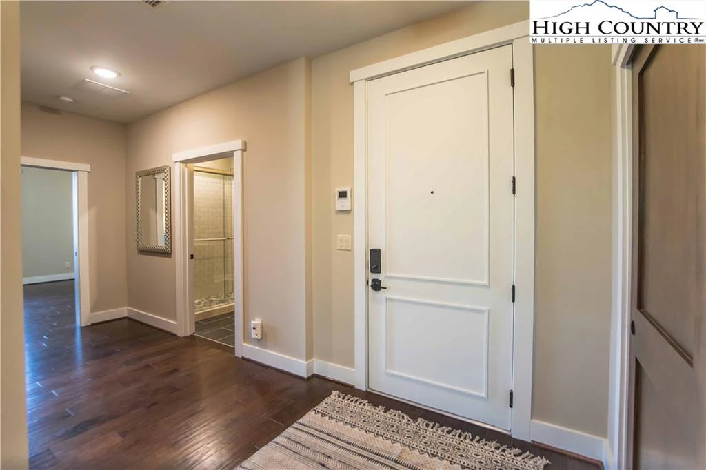 Image number 5 for the current listing
