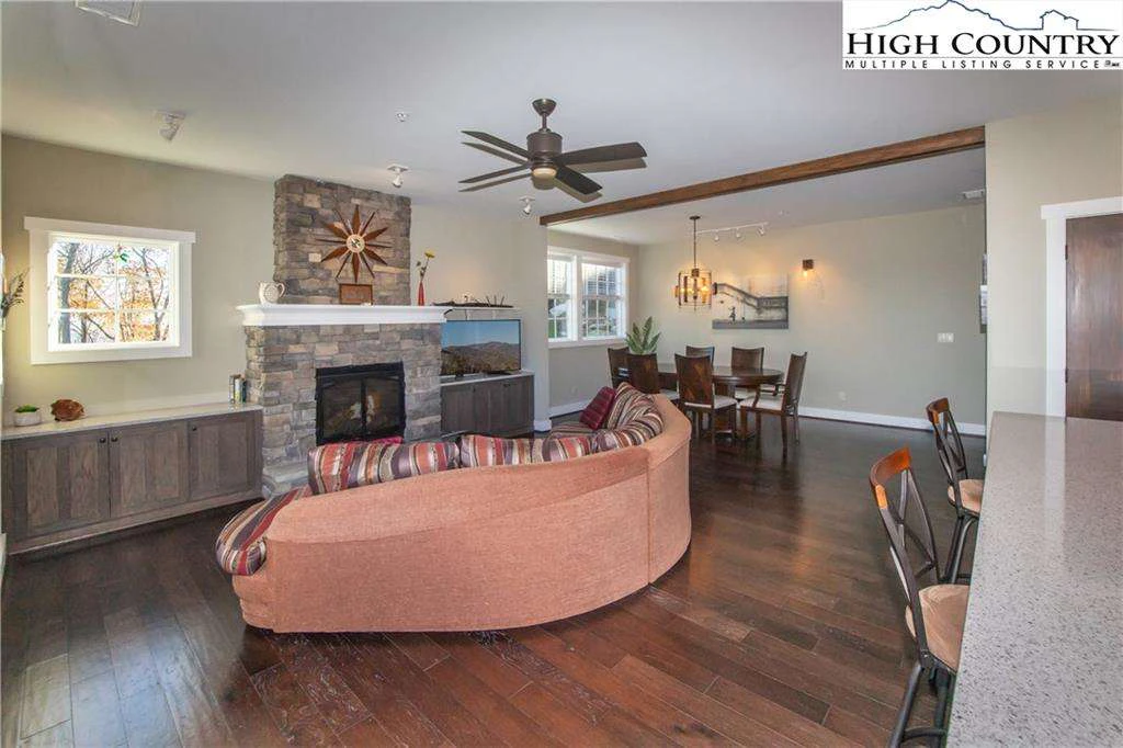 Image number 12 for the current listing