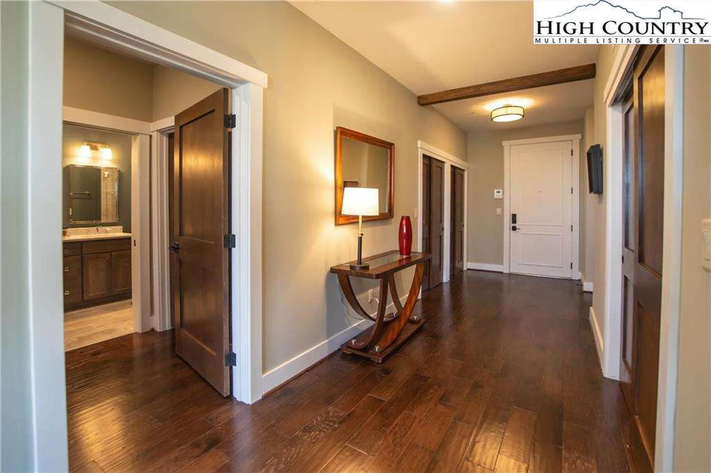 Image number 9 for the current listing