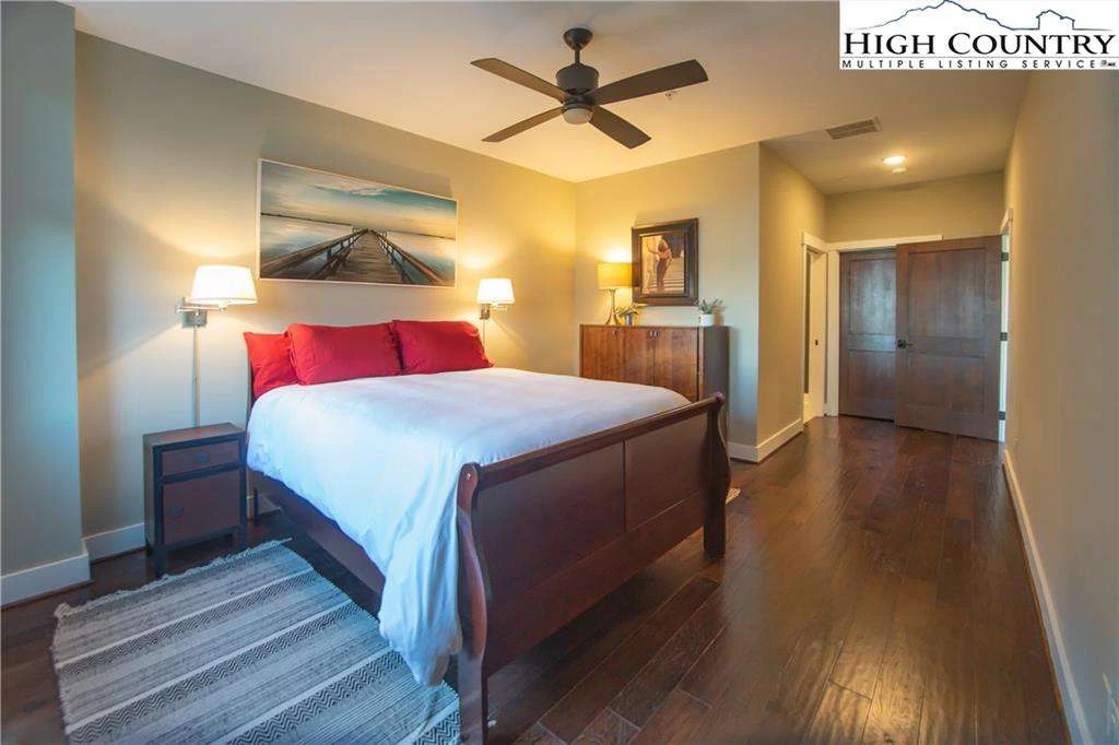 Image number 7 for the current listing
