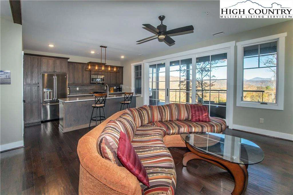 Image number 21 for the current listing
