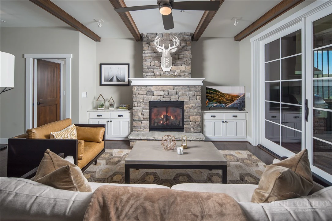 Image number 3 for the current listing