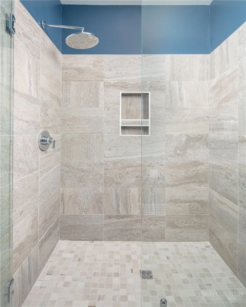 Image number 12 for the current listing
