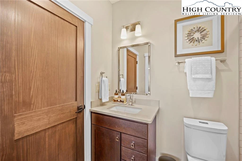 Image number 4 for the current listing