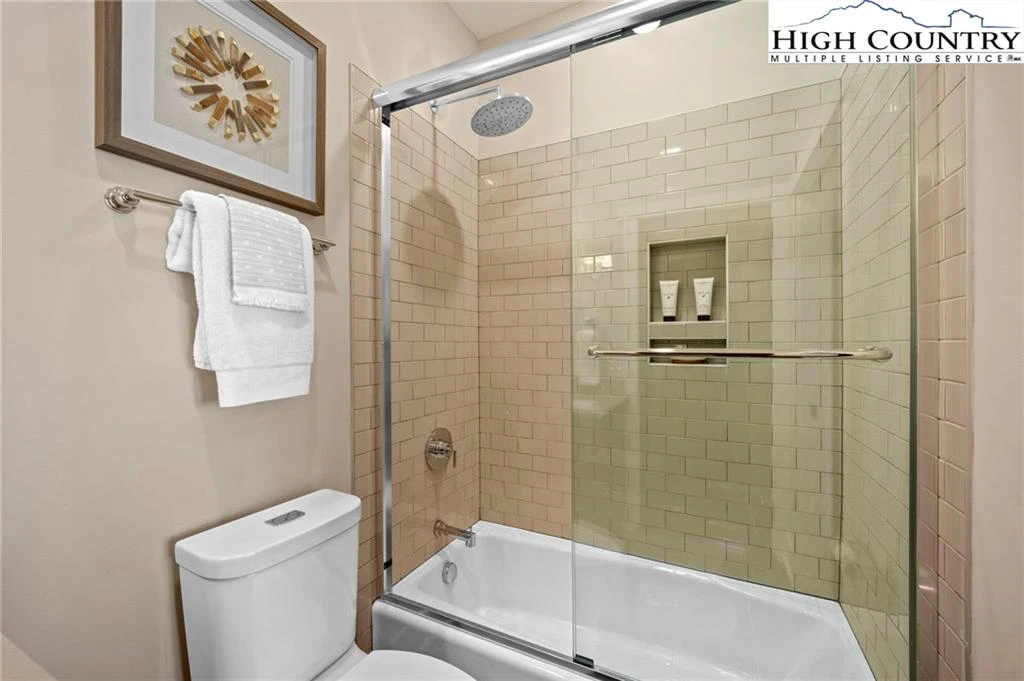 Image number 5 for the current listing