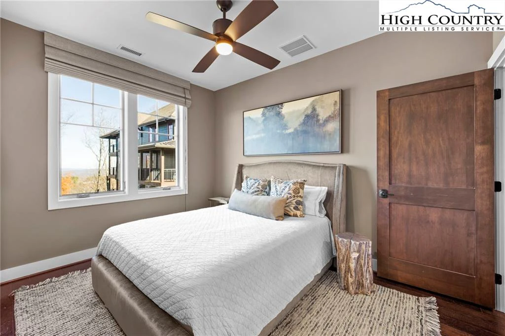 Image number 7 for the current listing