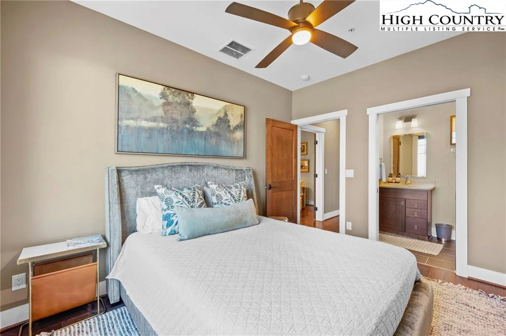 Image number 9 for the current listing
