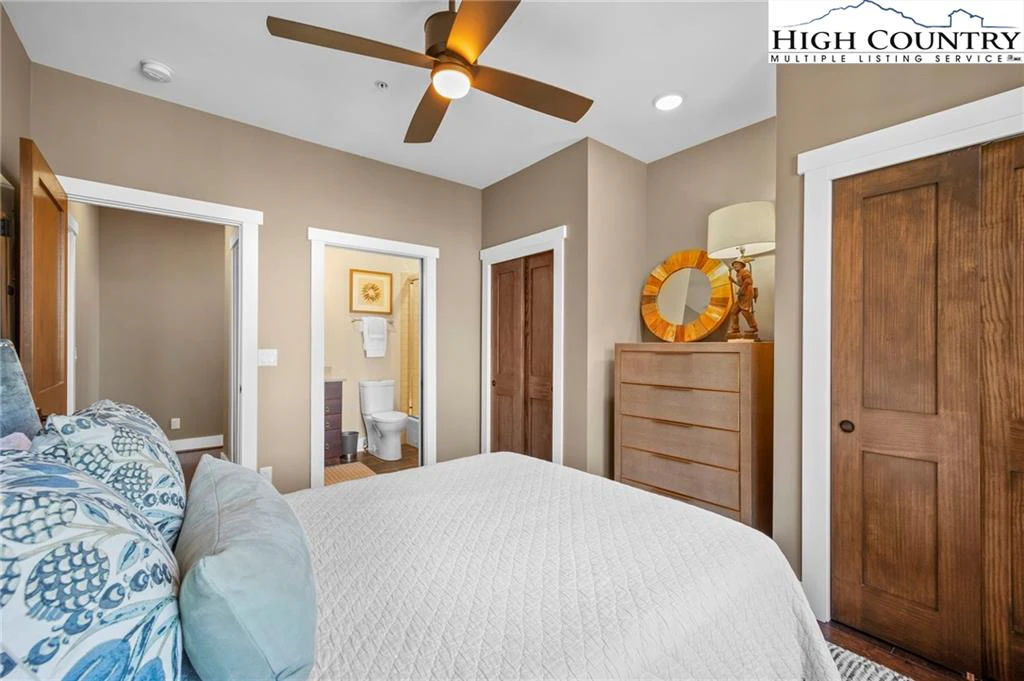 Image number 11 for the current listing