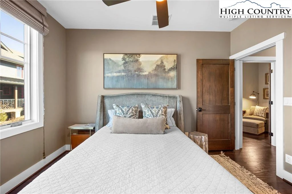 Image number 12 for the current listing