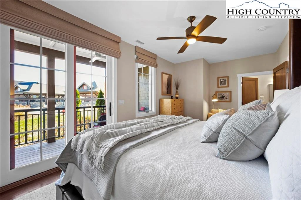 Image number 16 for the current listing
