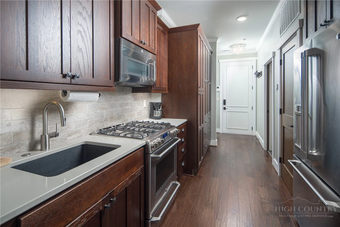 Image number 3 for the current listing