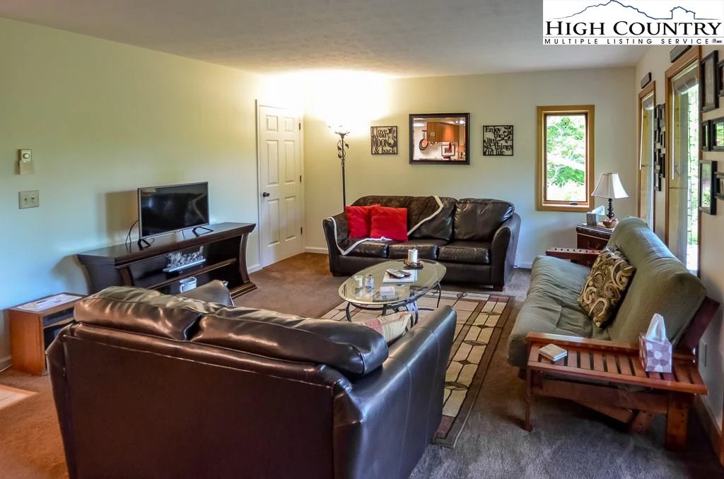 Image number 4 for the current listing