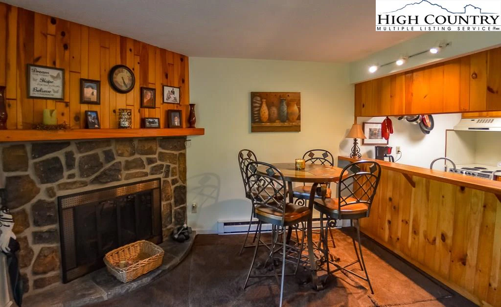 Image number 6 for the current listing