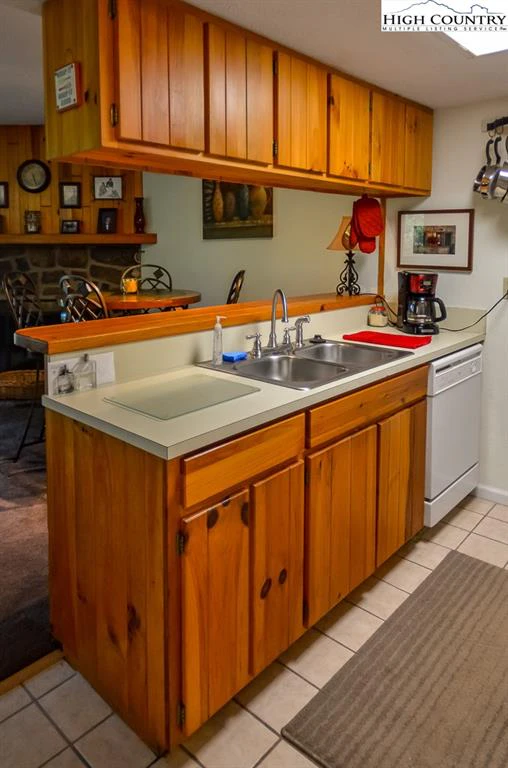 Image number 9 for the current listing