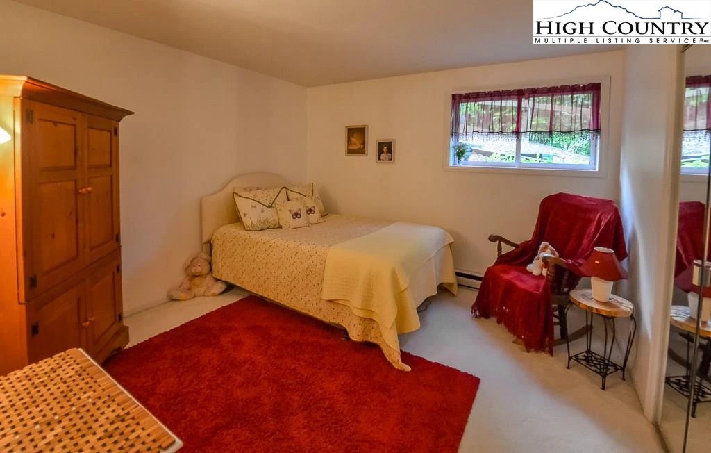 Image number 10 for the current listing
