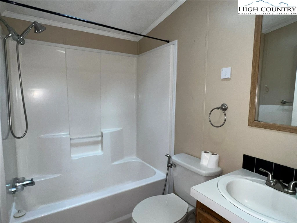 Image number 3 for the current listing