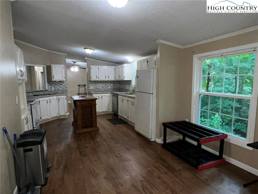 Image number 20 for the current listing
